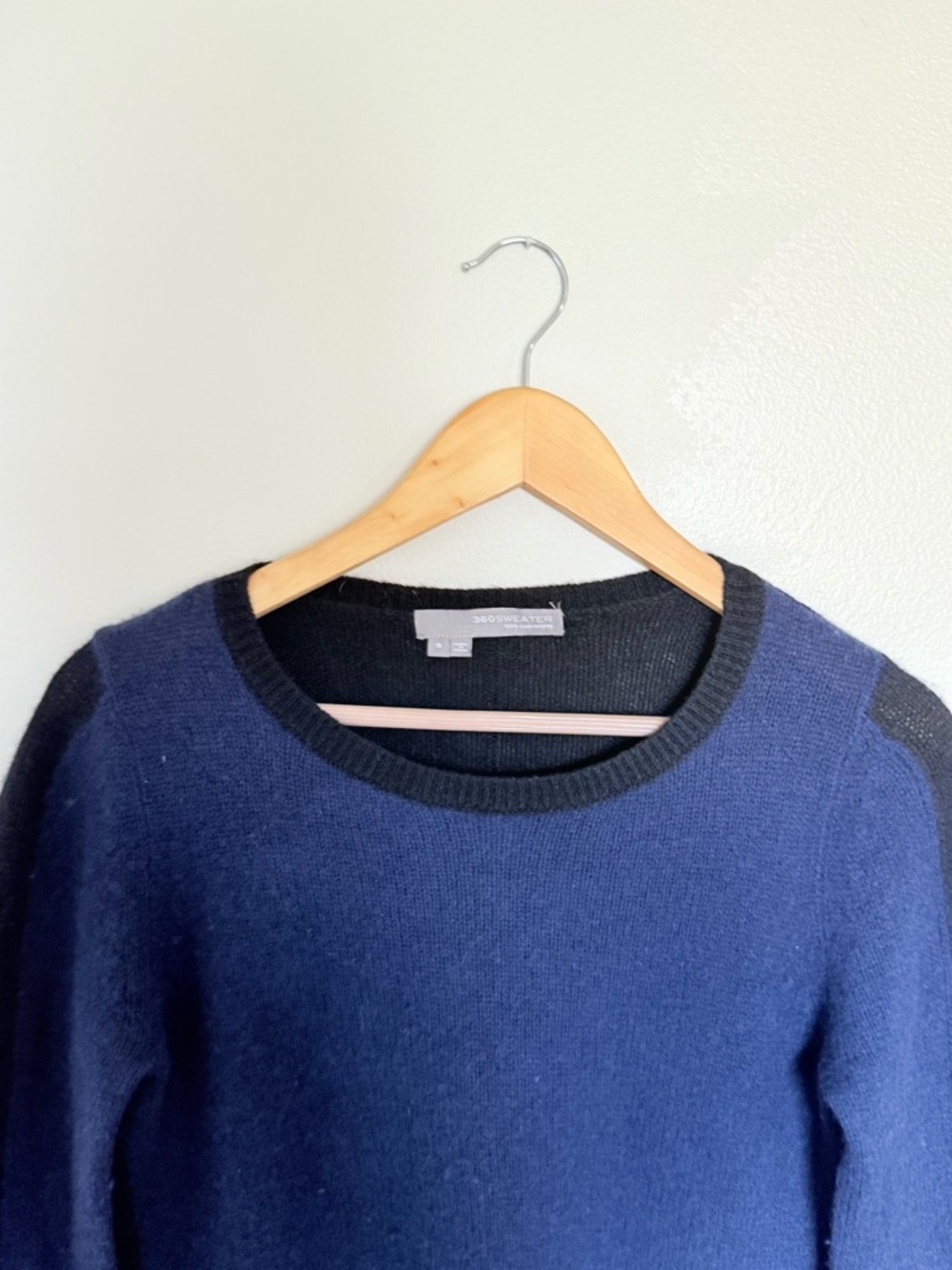 360 CASHMERE 100% Cashmere Blue Black Side Zipper Sweater Womens sz S - Picture 4 of 9